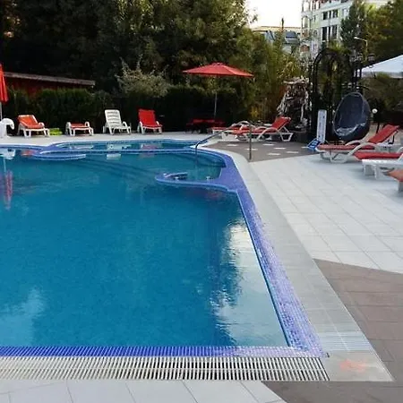 со спальней в апарт-отеле Bahami-residens *