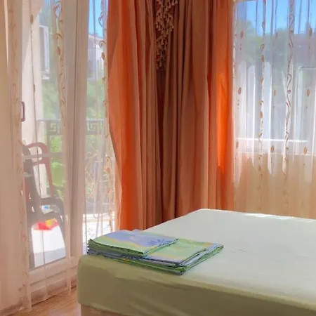 со спальней в апарт-отеле Bahami-residens Apartment
